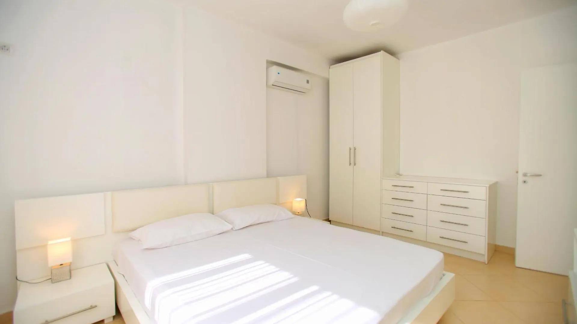 Holiday Apartment In Lungomare Vlore 085 0*,